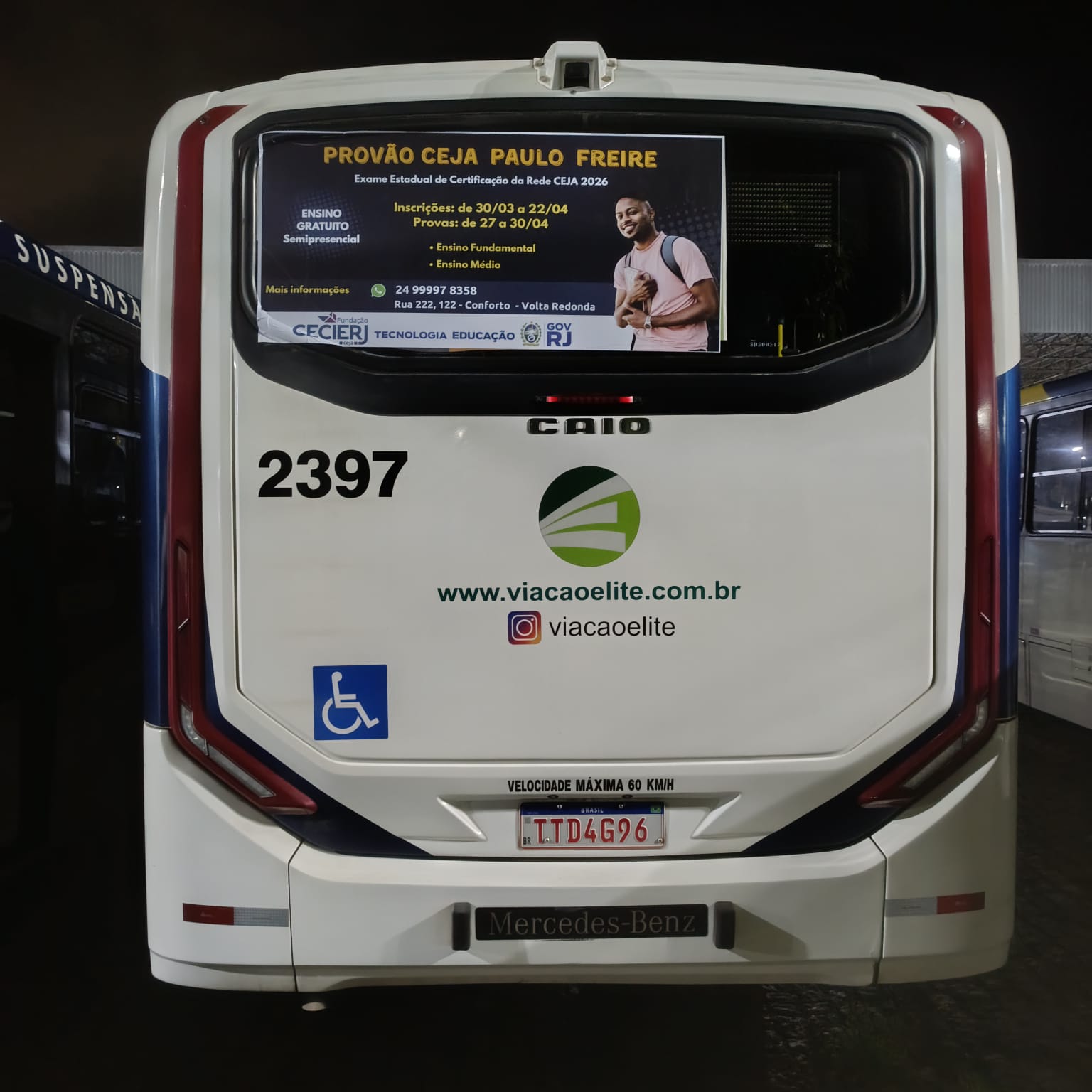 Busdoor aplicado em ônibus 1